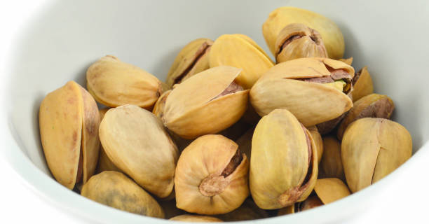 تصویر 1 از پسته اکبری فیض‌ آباد تازه برداشت و خوش‌ طعم